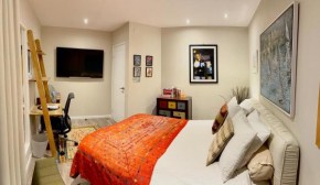 Modern, Gr Floor 1 bed, bathroom, garden & private entry with Free Parking